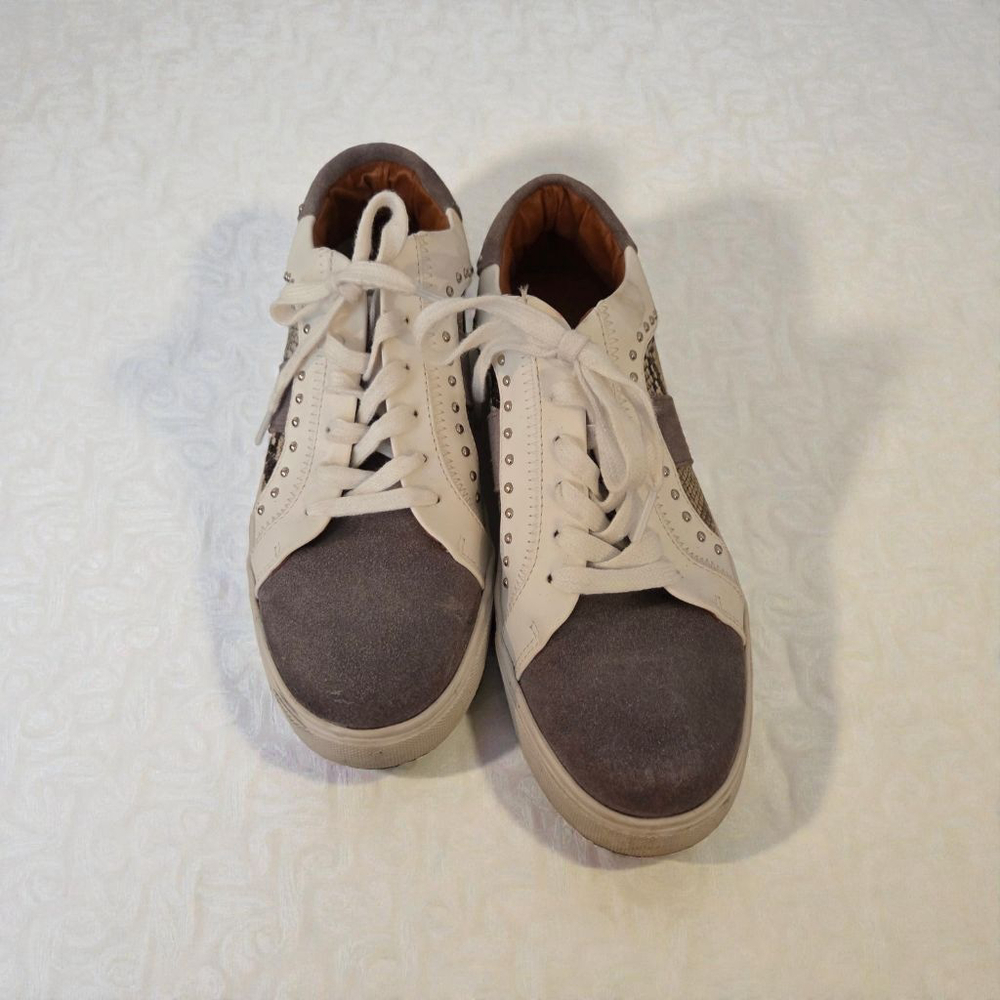 Steve Madden Size 9 White Gray Snake Print